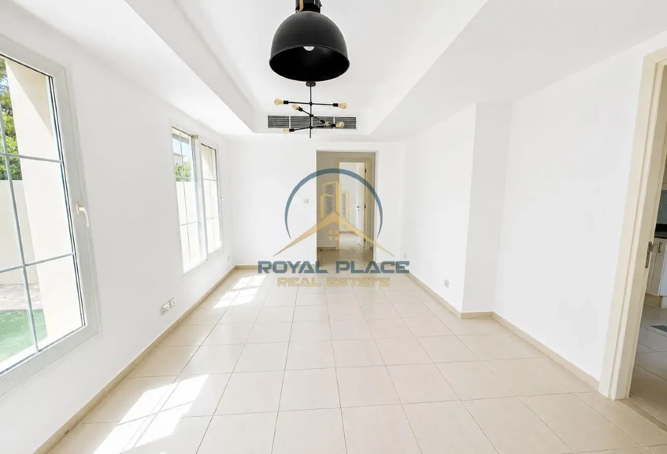 STEP'S TO LAKE | QUITE | EXCLUSIVE | CORNER VILLA