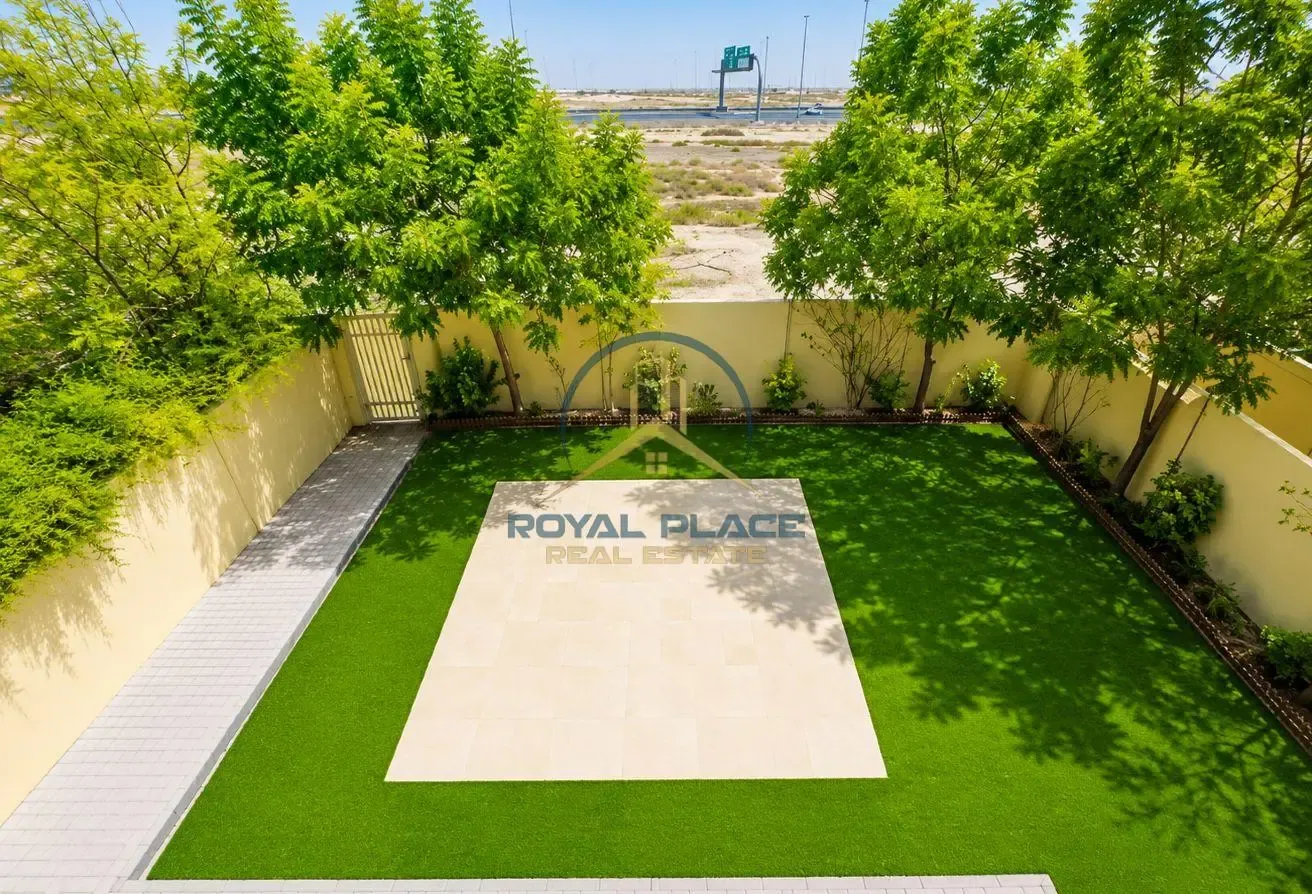 STEP'S TO LAKE | QUITE | EXCLUSIVE | CORNER VILLA