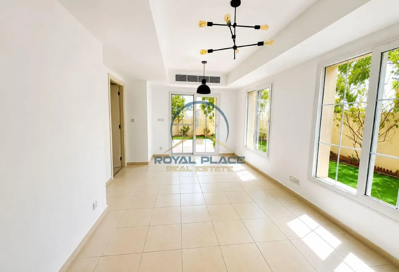 STEP'S TO LAKE | QUITE | EXCLUSIVE | CORNER VILLA