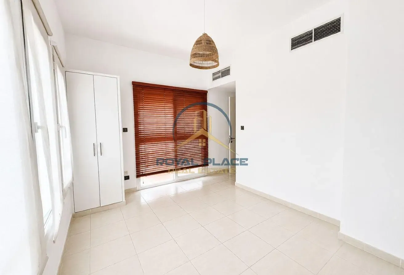 STEP'S TO LAKE | QUITE | EXCLUSIVE | CORNER VILLA