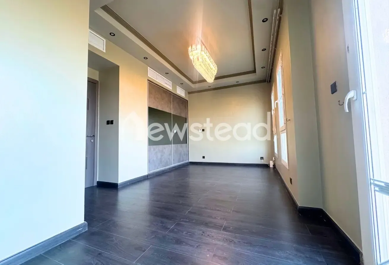 Vacant Now | Single Row | Type 4E