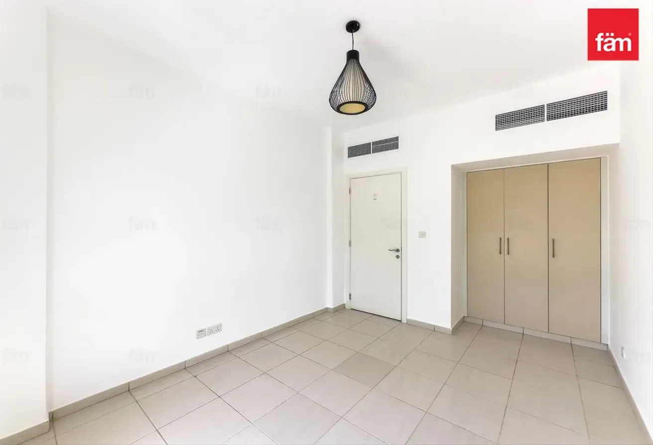 Big Layout | Ready to Move In | Lake View