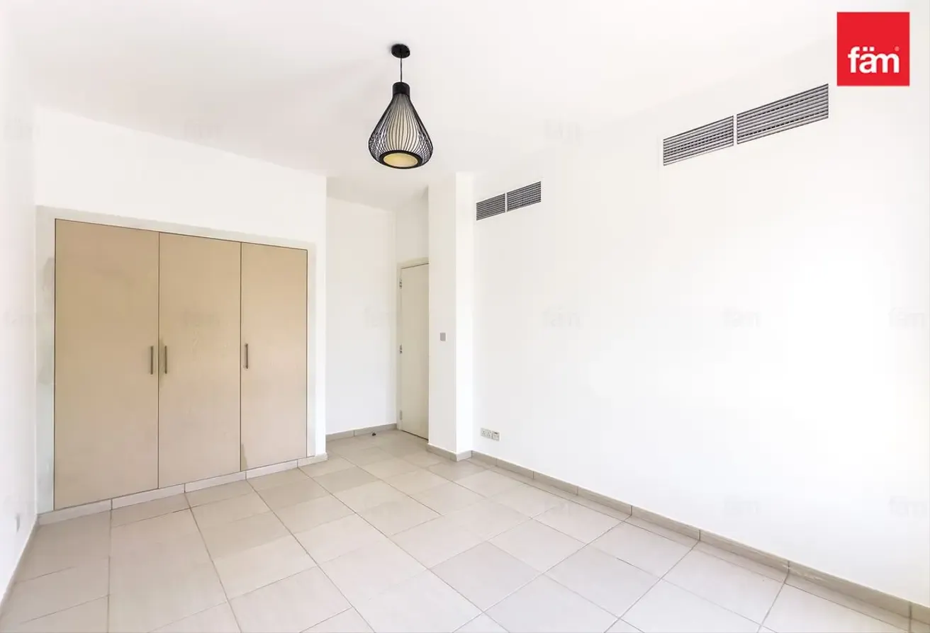 Big Layout | Ready to Move In | Lake View