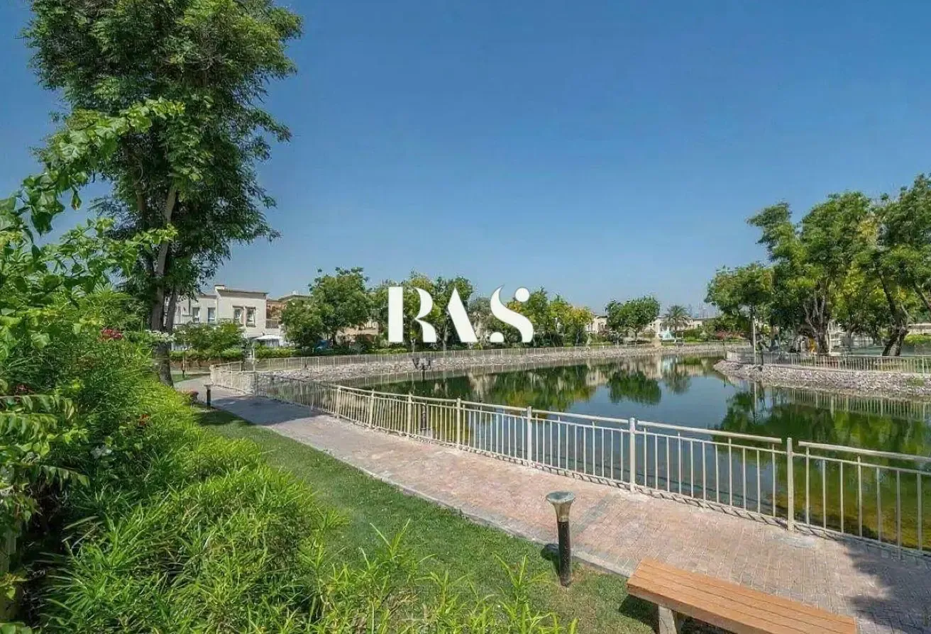 LAKESIDE FAMILY LIVING | PRIVATE GARDEN | SPRINGS6