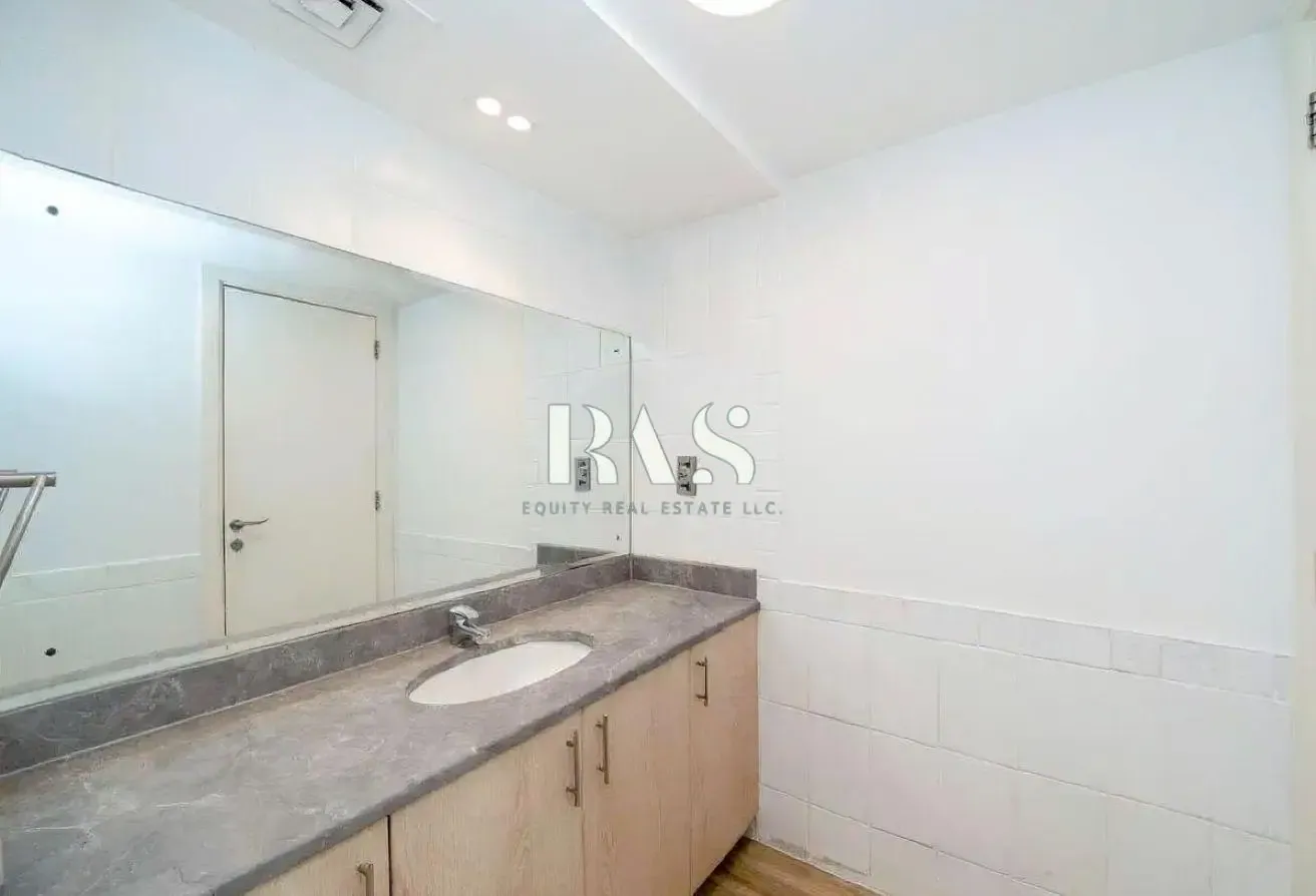 LAKESIDE FAMILY LIVING | PRIVATE GARDEN | SPRINGS6