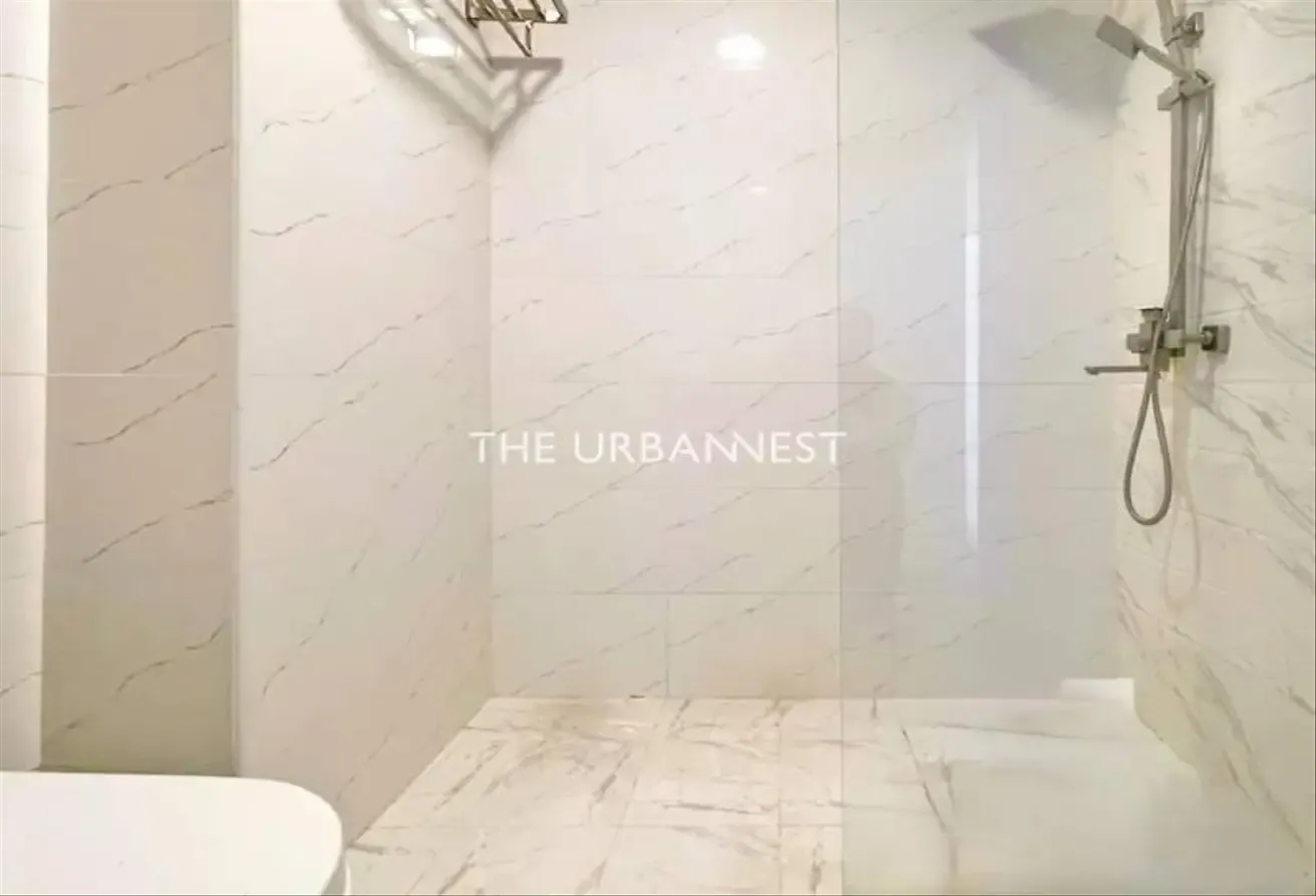 Upgraded Lake-Facing | 3BR + Study | Vacant Soon