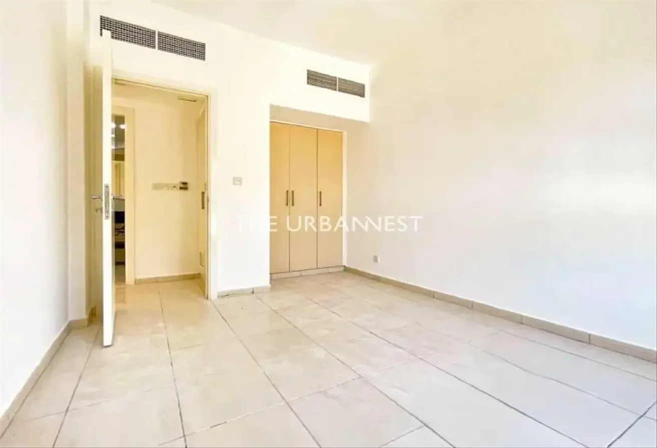 Upgraded Lake-Facing | 3BR + Study | Vacant Soon