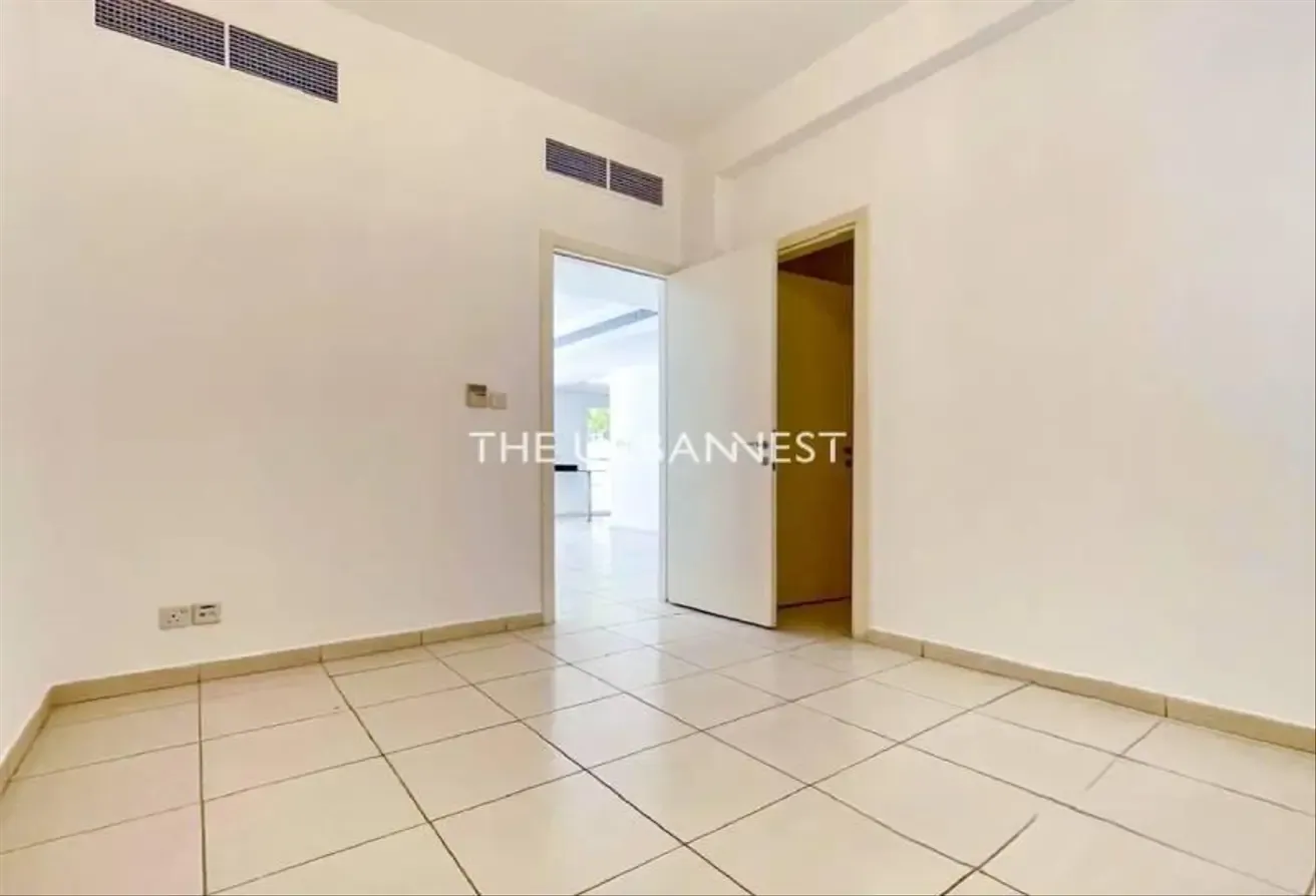Upgraded Lake-Facing | 3BR + Study | Vacant Soon
