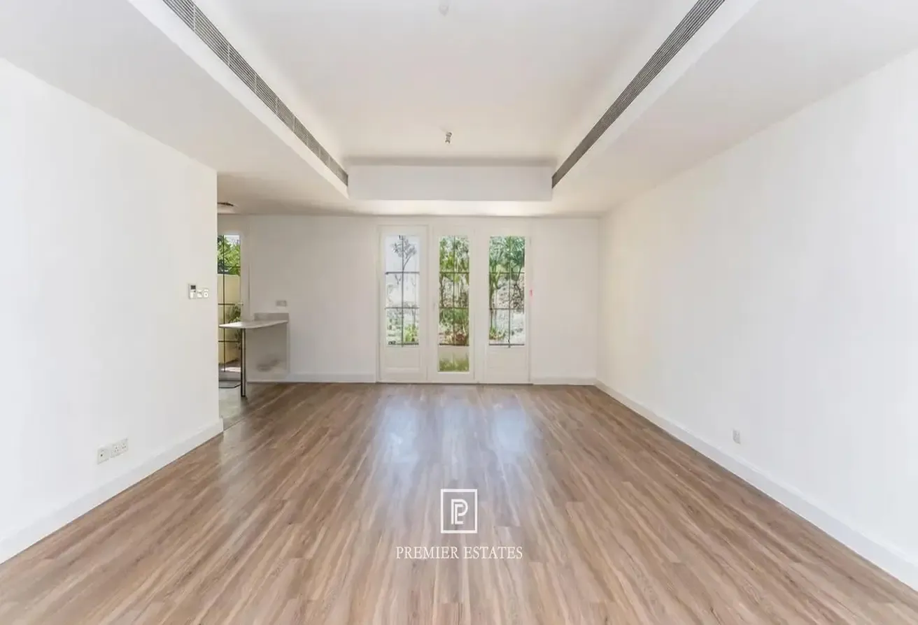 Enchanting Villa | Lakeside | Family-Friendly Home