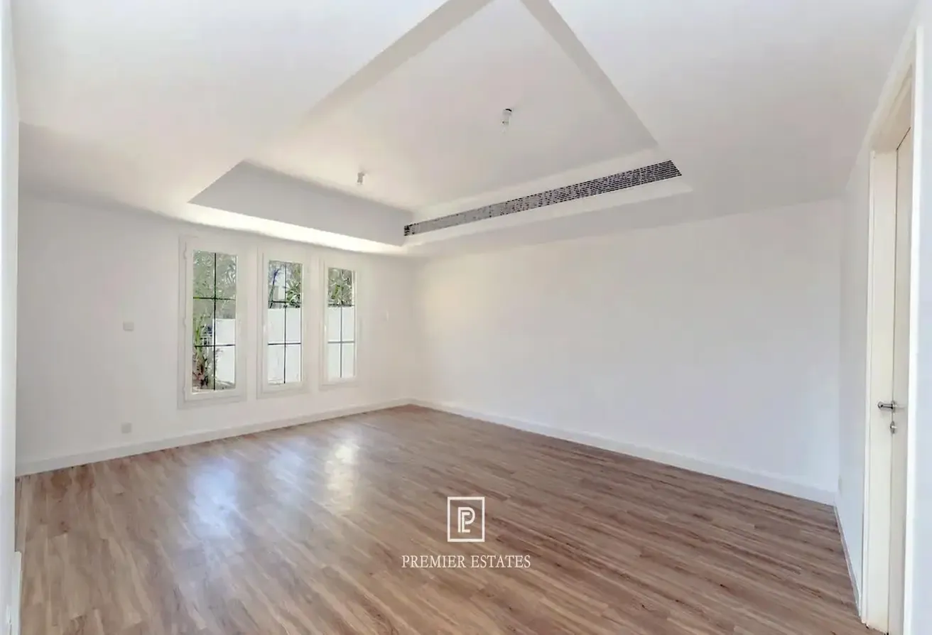 Enchanting Villa | Lakeside | Family-Friendly Home