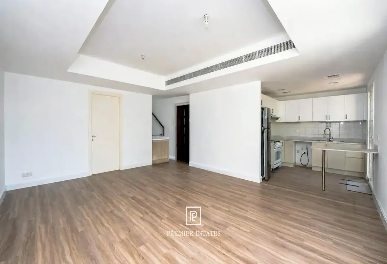 Enchanting Villa | Lakeside | Family-Friendly Home