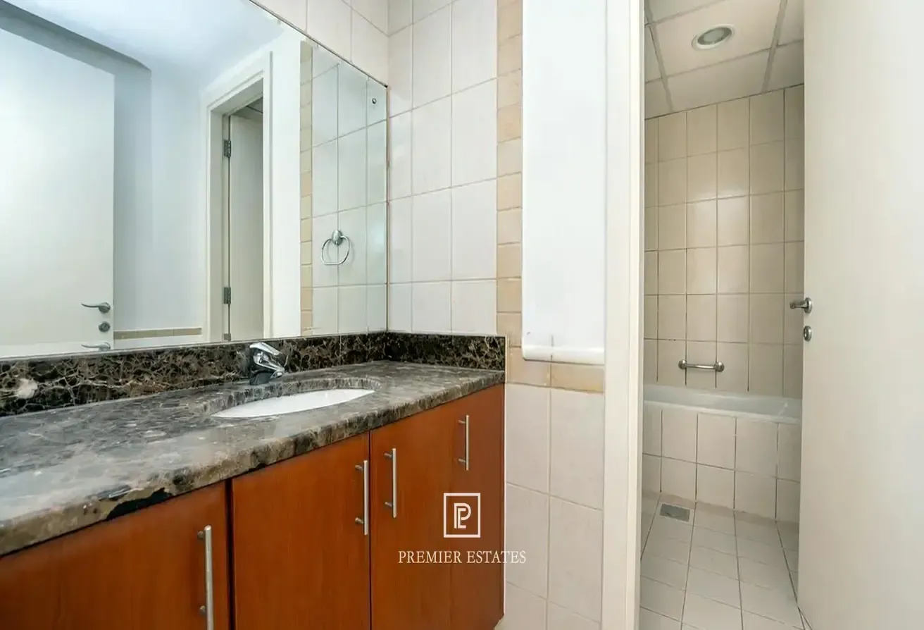 Enchanting Villa | Lakeside | Family-Friendly Home
