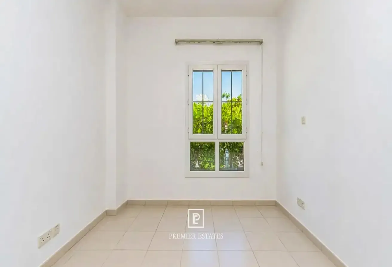 Enchanting Villa | Lakeside | Family-Friendly Home