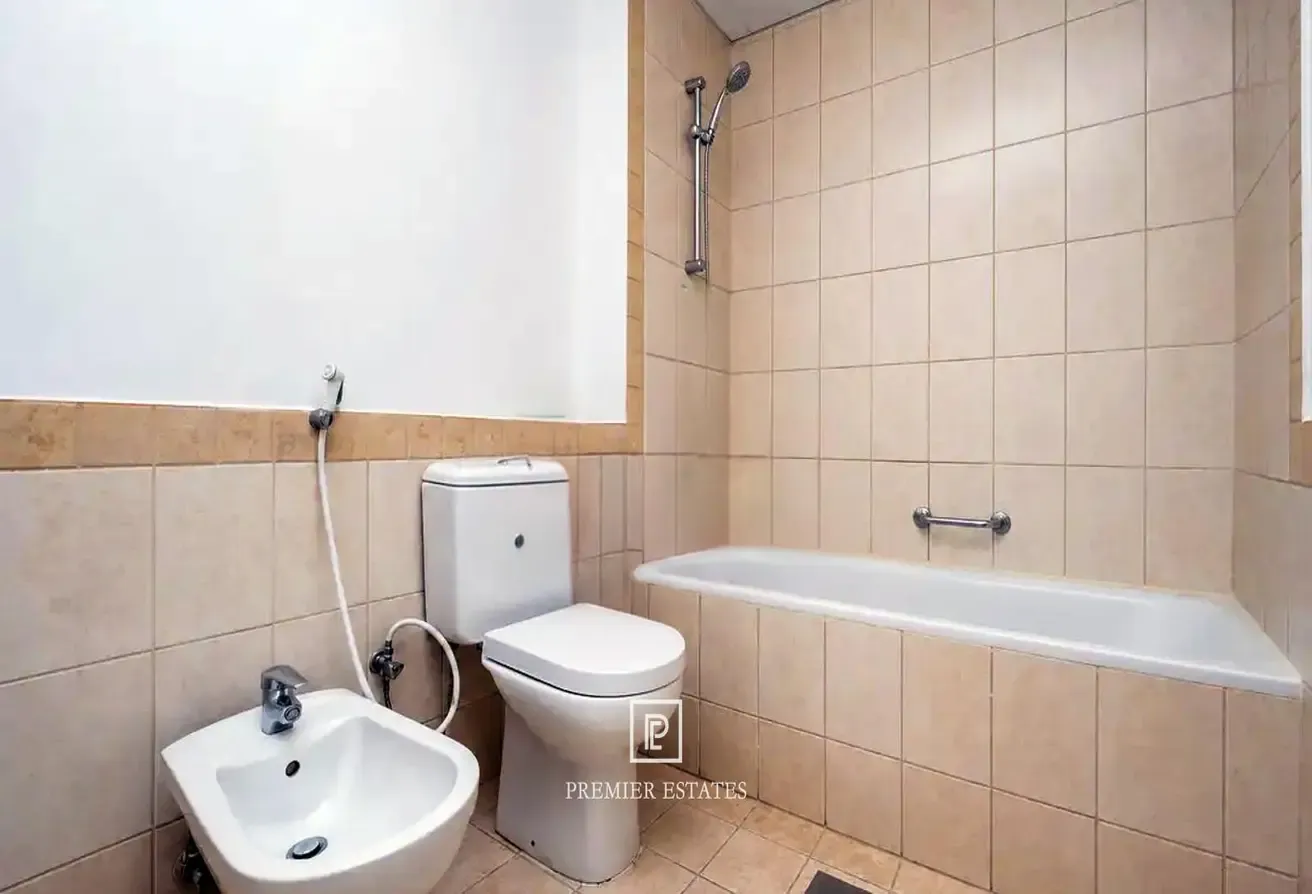 Enchanting Villa | Lakeside | Family-Friendly Home