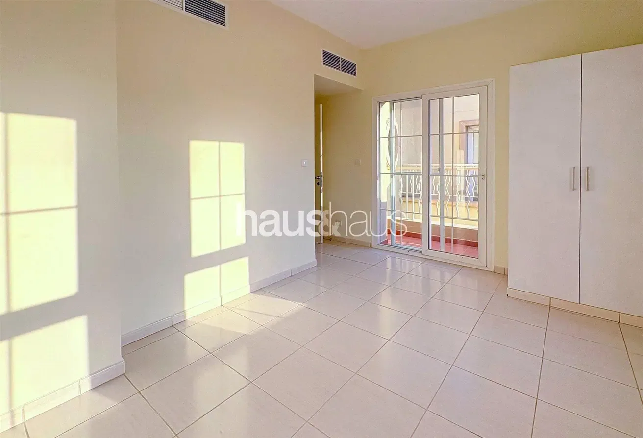 Exclusive |  Lake View | Vacant
