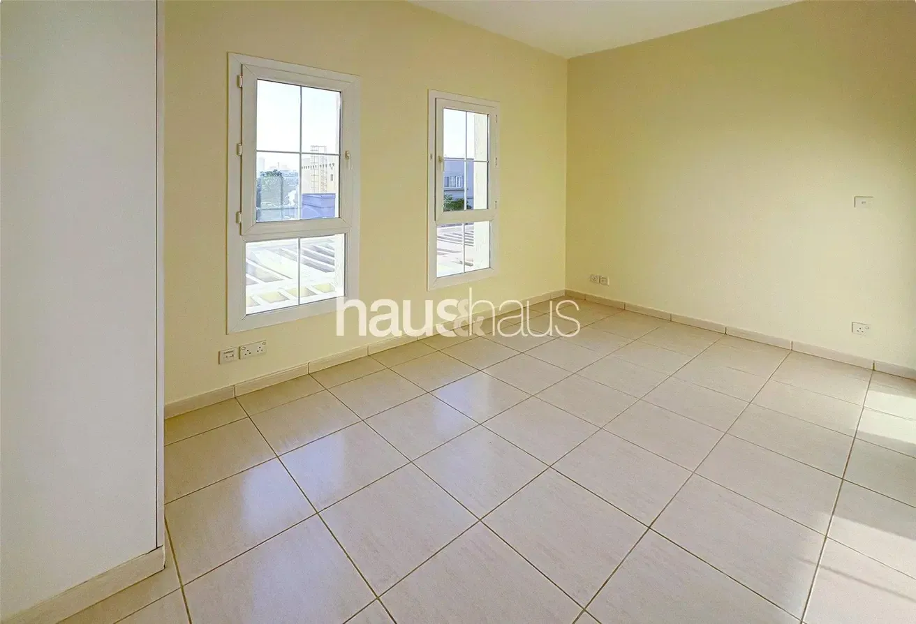 Exclusive |  Lake View | Vacant