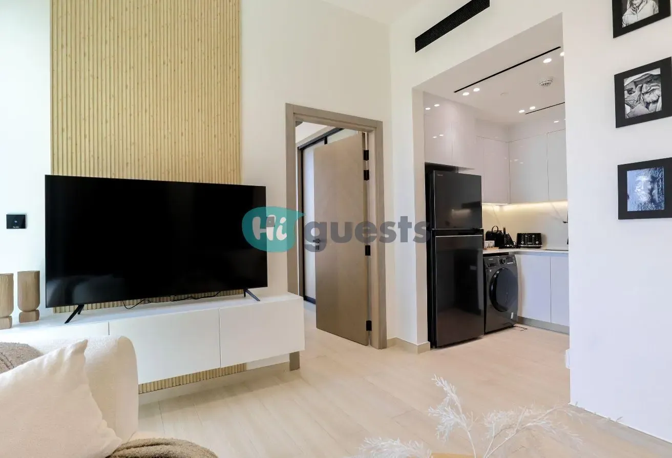 Luxury 1BR Living | High Floor | Balcony