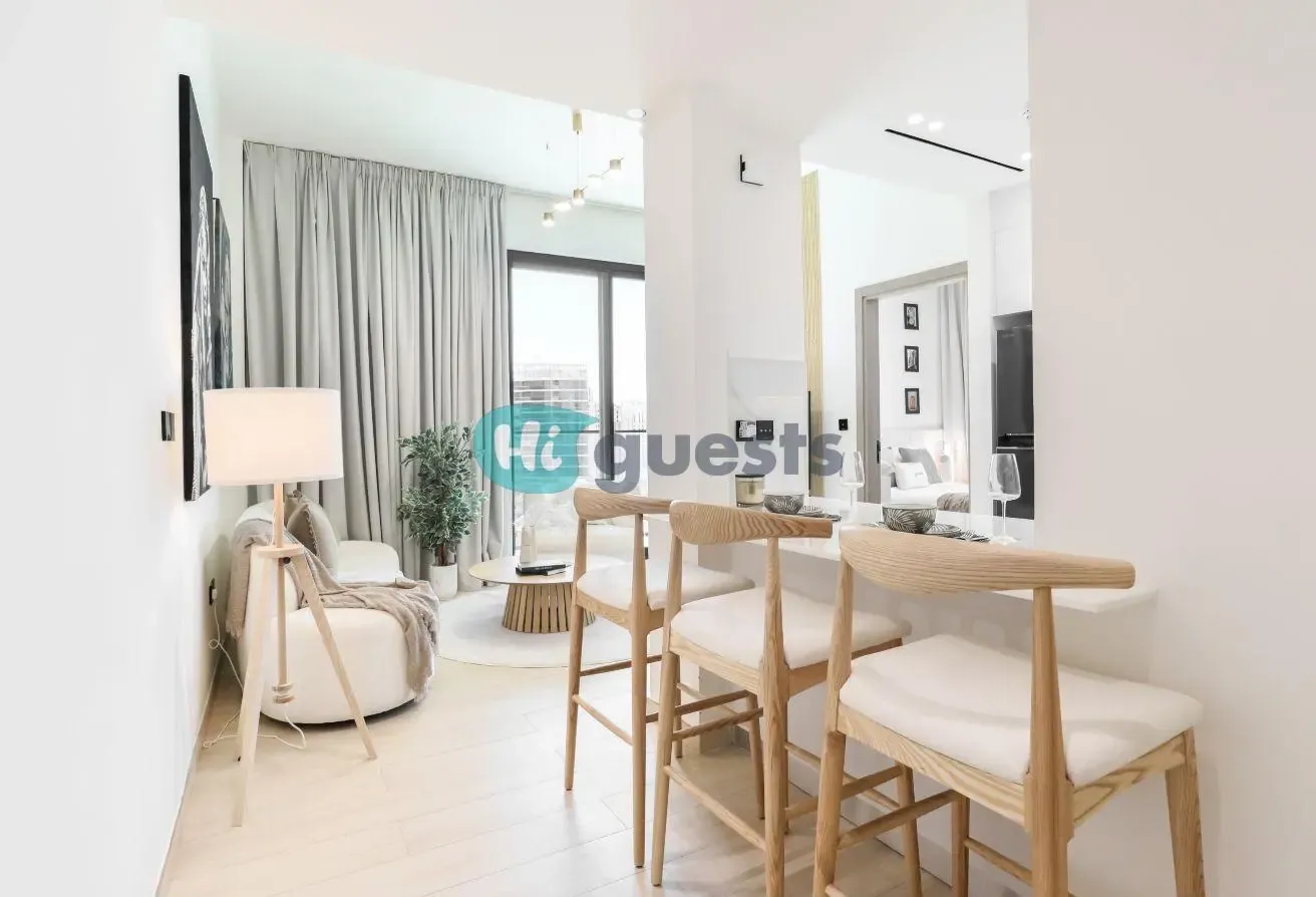 Luxury 1BR Living | High Floor | Balcony
