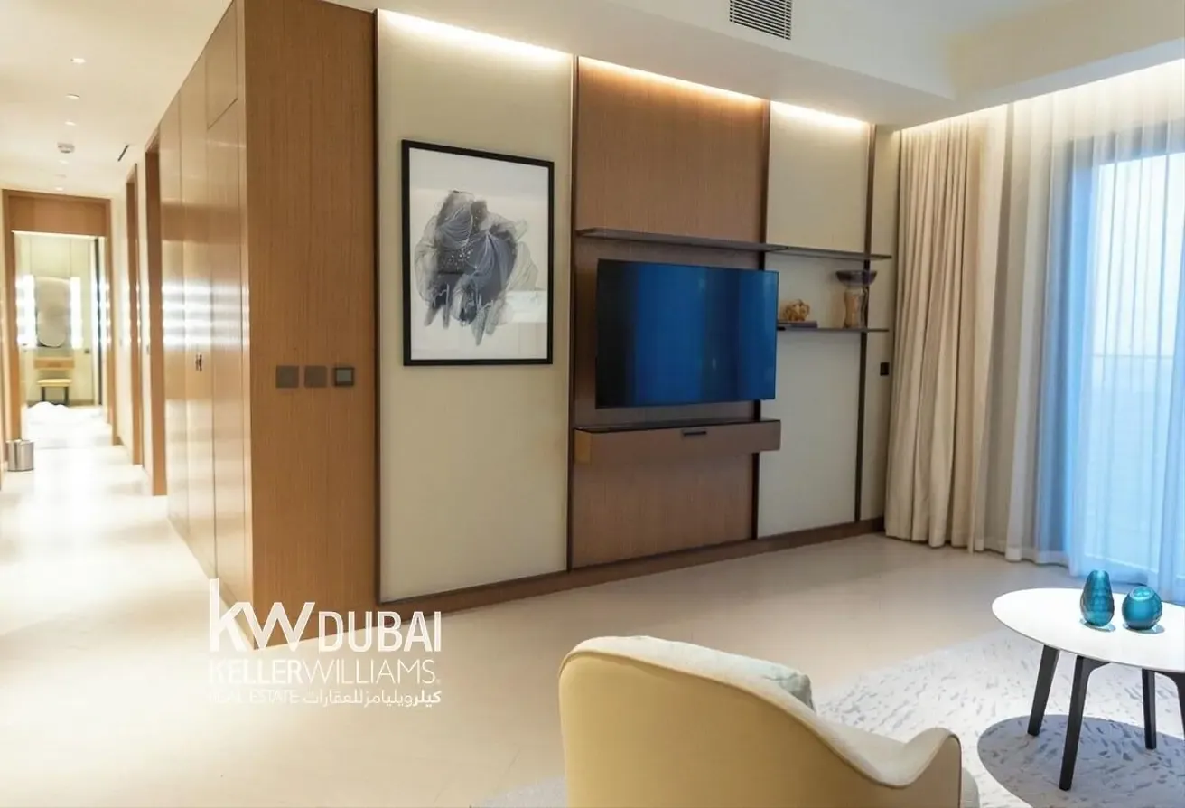 SKYLINE VIEW | FURNISHED | VACANT