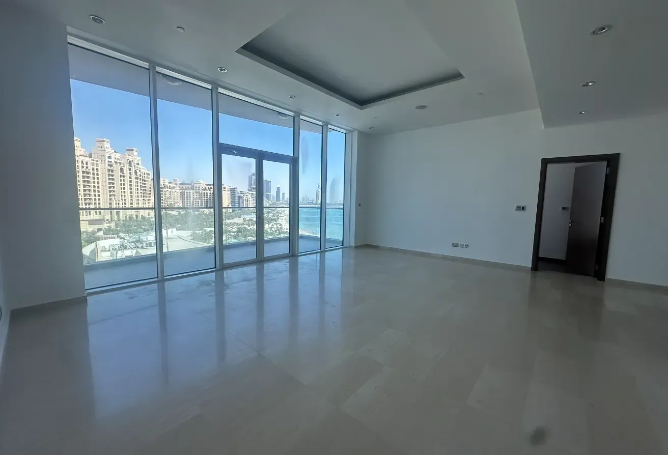 Luxury Corner Unit | with Study | Sea view