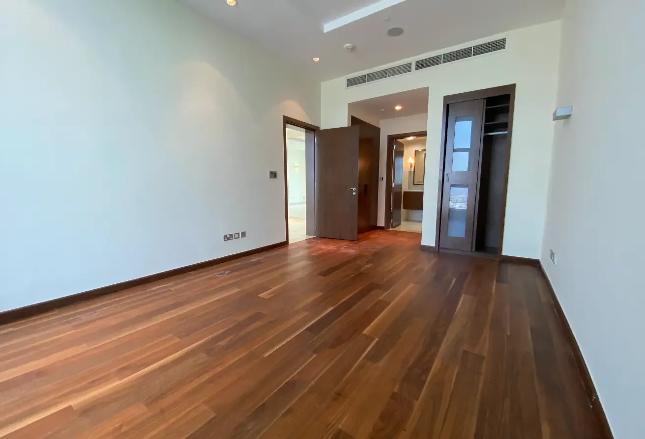 Luxury Corner Unit | with Study | Sea view