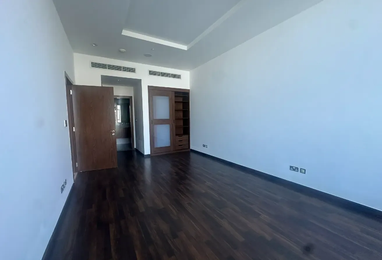 Luxury Corner Unit | with Study | Sea view