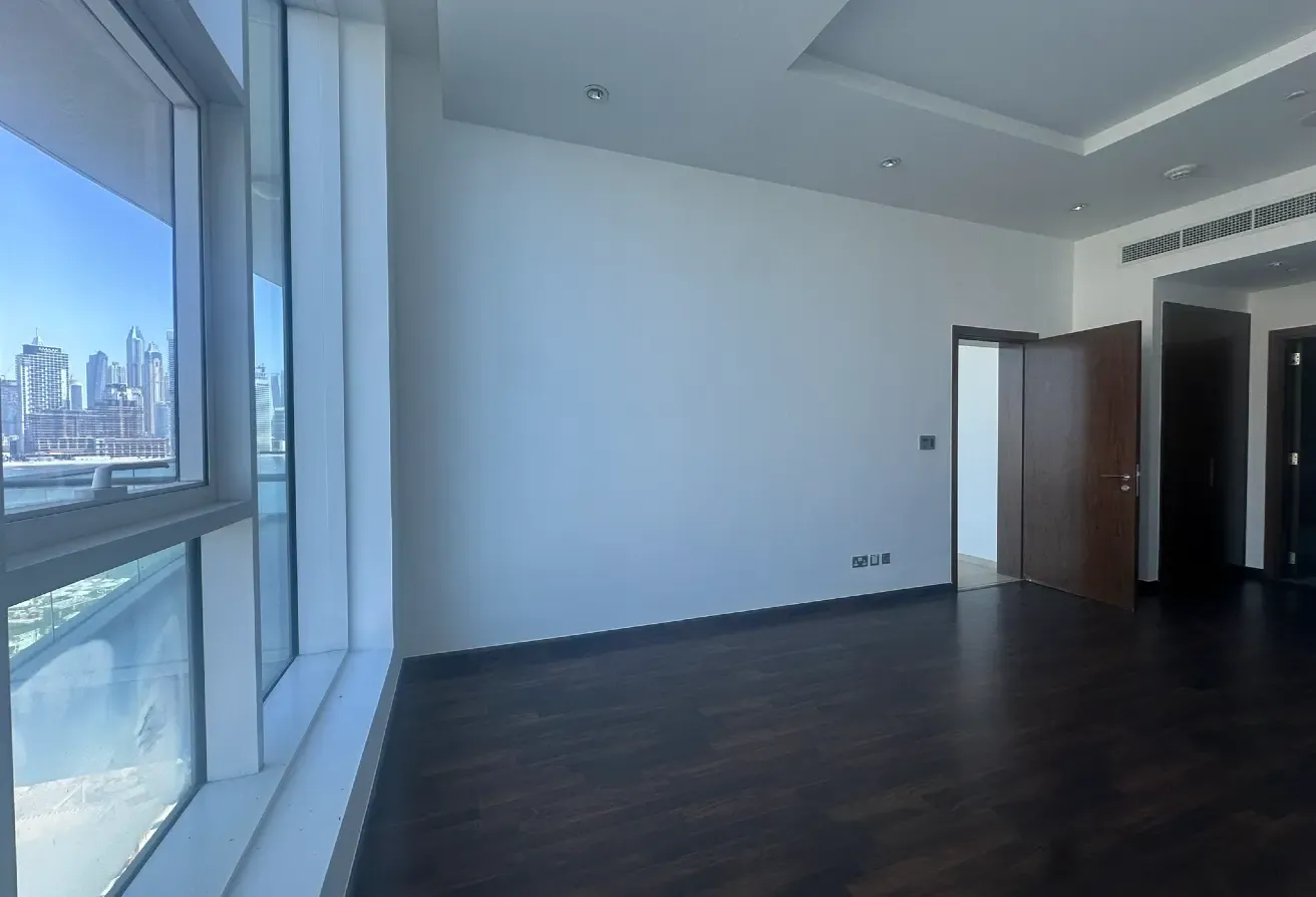 Luxury Corner Unit | with Study | Sea view
