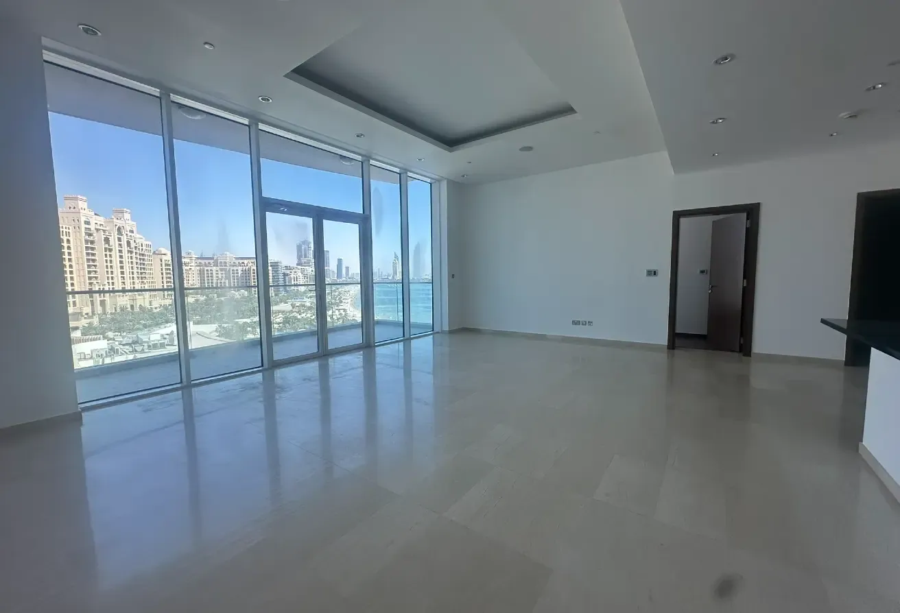 Luxury Corner Unit | with Study | Sea view