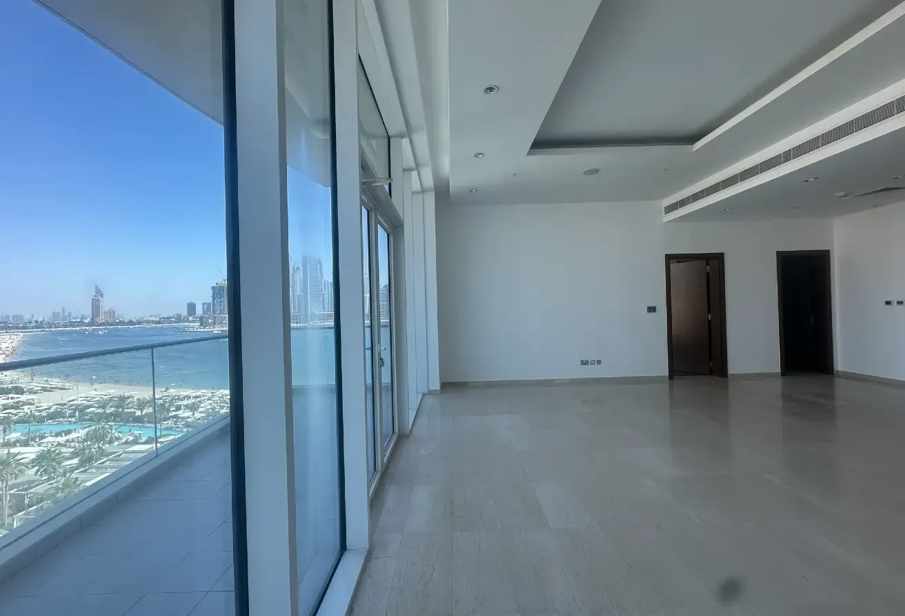 Luxury Corner Unit | with Study | Sea view