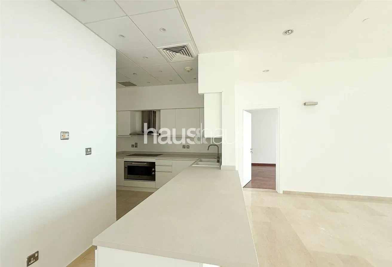 AED 225,000 | 2 Cheques | Ready to Move In