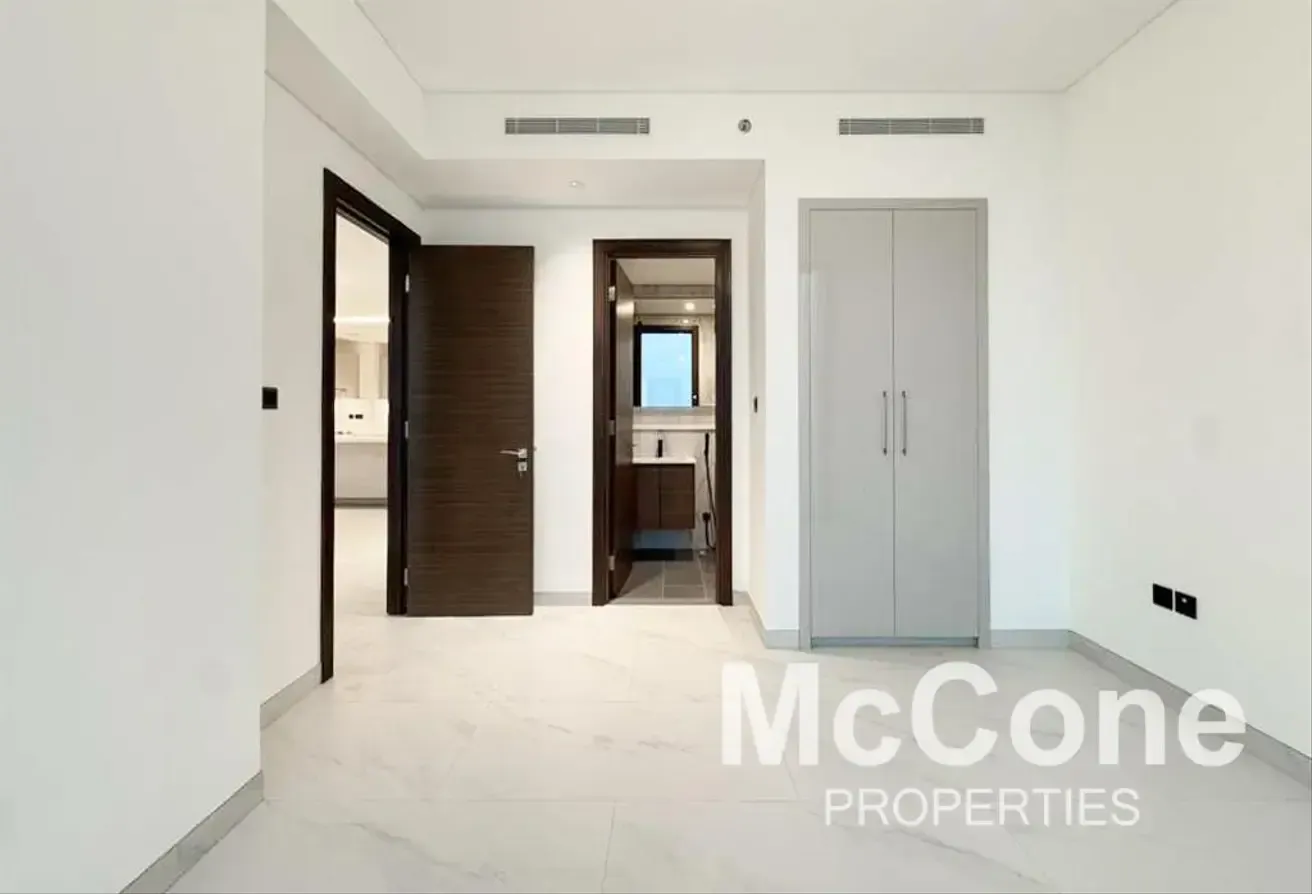 Vacant | RAK view | Corner Layout