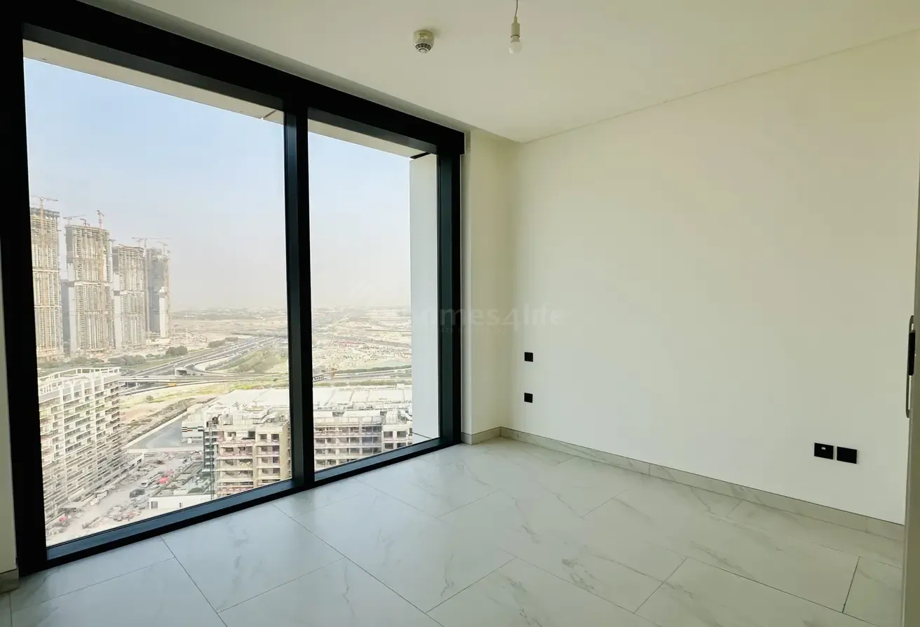 Dubai Creek View | High Floor | 3 B/R + Maid Room