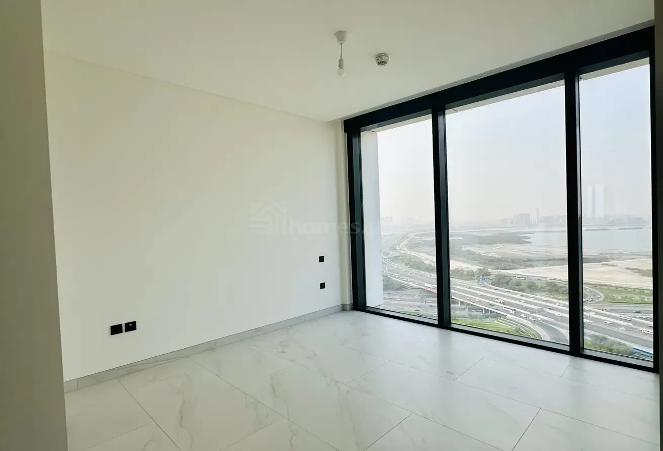 Dubai Creek View | High Floor | 3 B/R + Maid Room