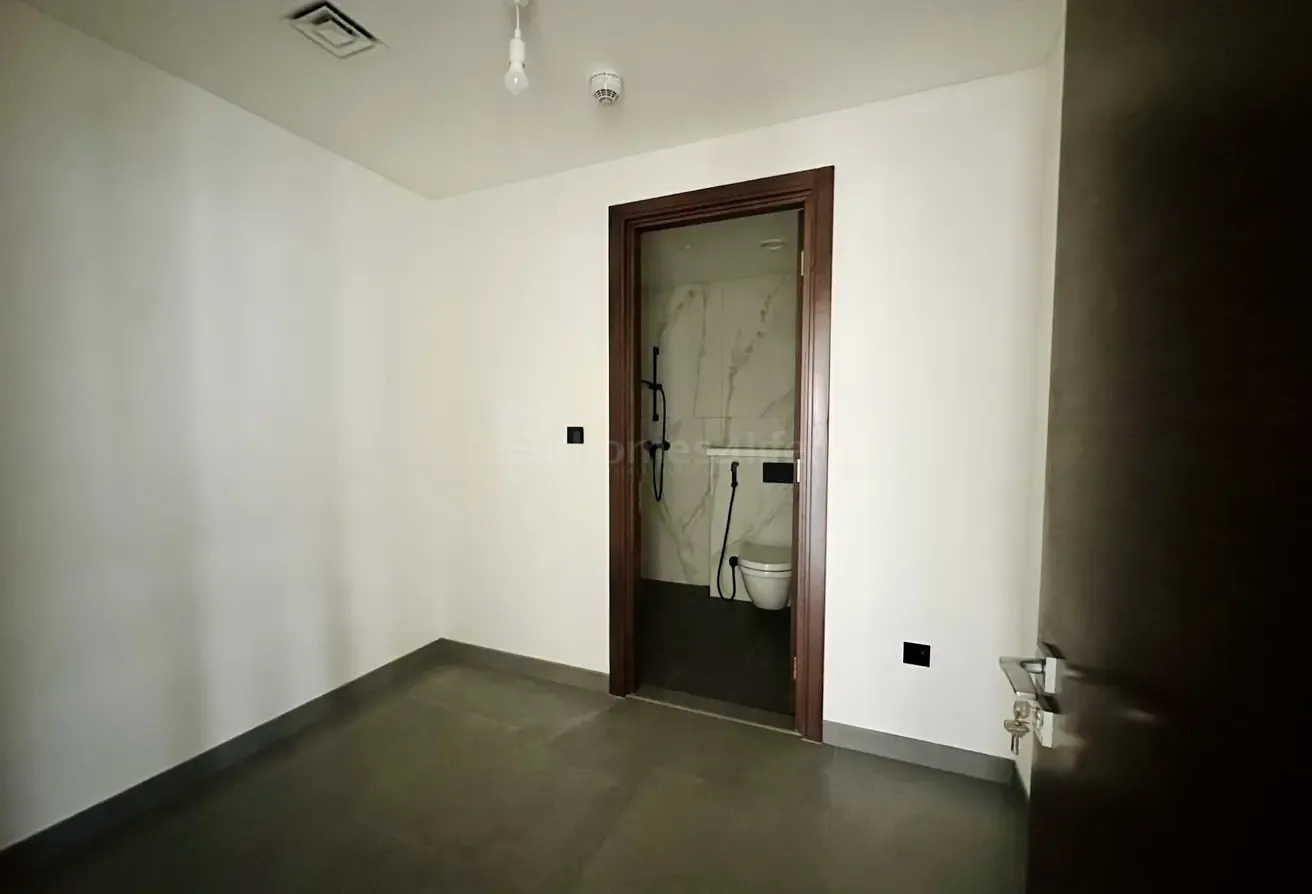 Dubai Creek View | High Floor | 3 B/R + Maid Room