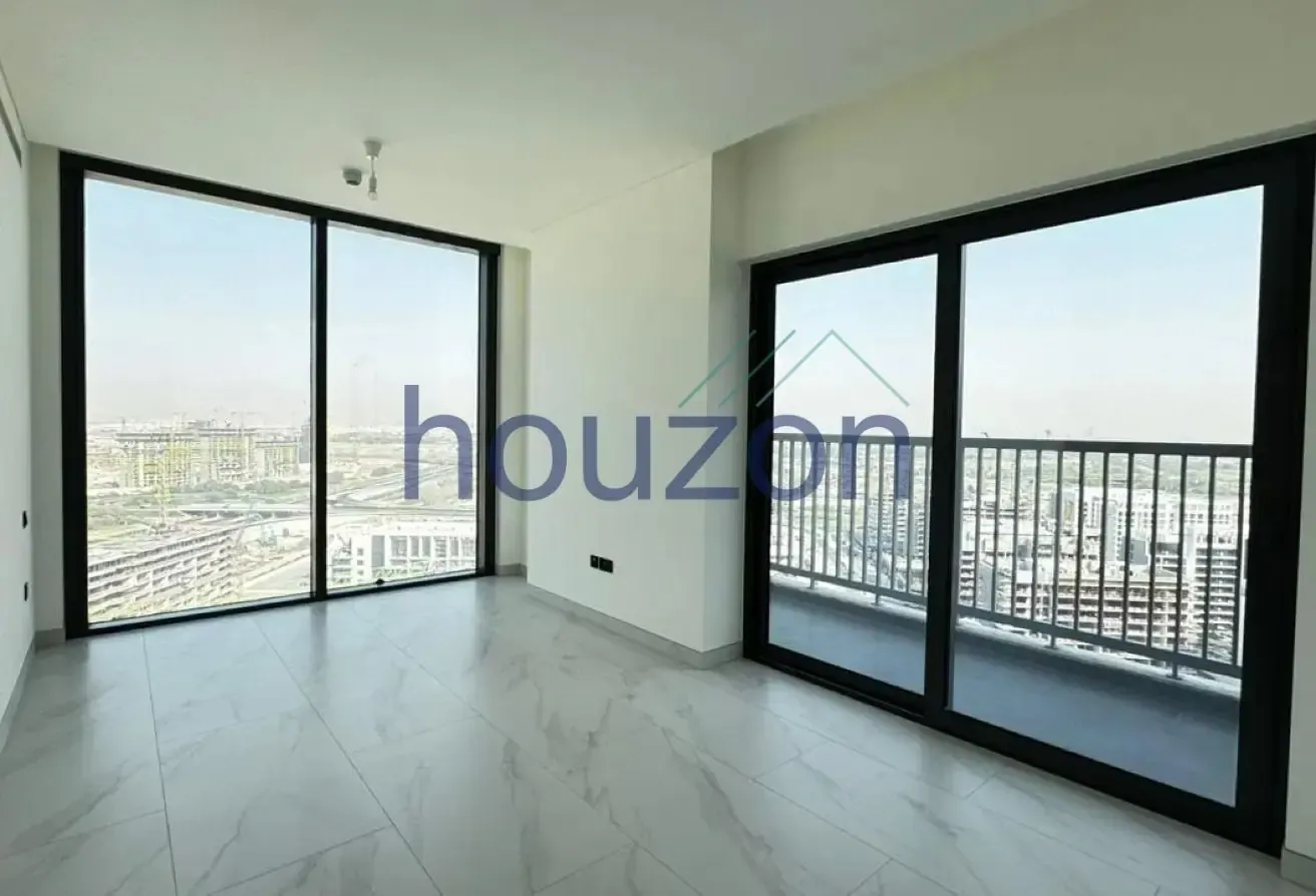 High Floor 3BR + M/R | Vacant | Waterfront View