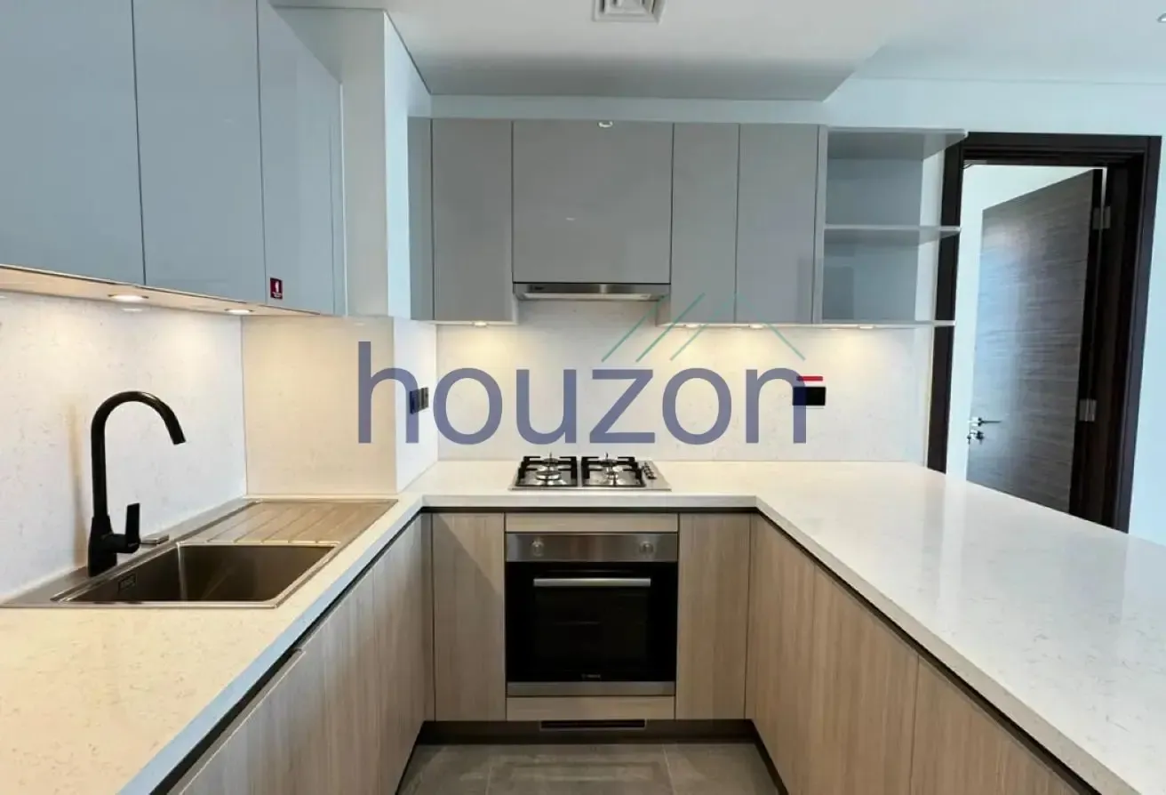 High Floor 3BR + M/R | Vacant | Waterfront View