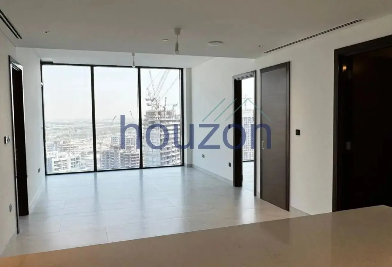 High Floor 3BR + M/R | Vacant | Waterfront View