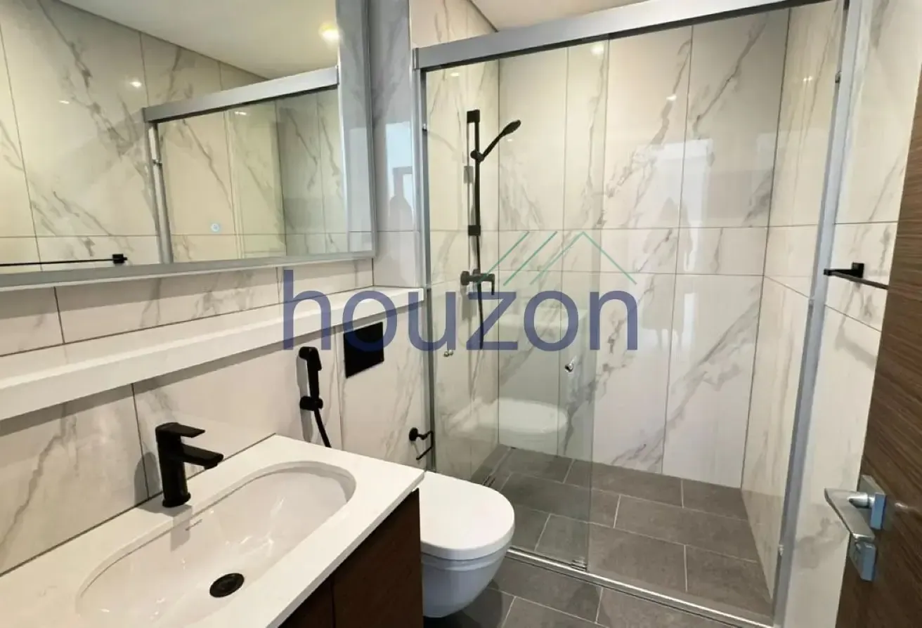 High Floor 3BR + M/R | Vacant | Waterfront View