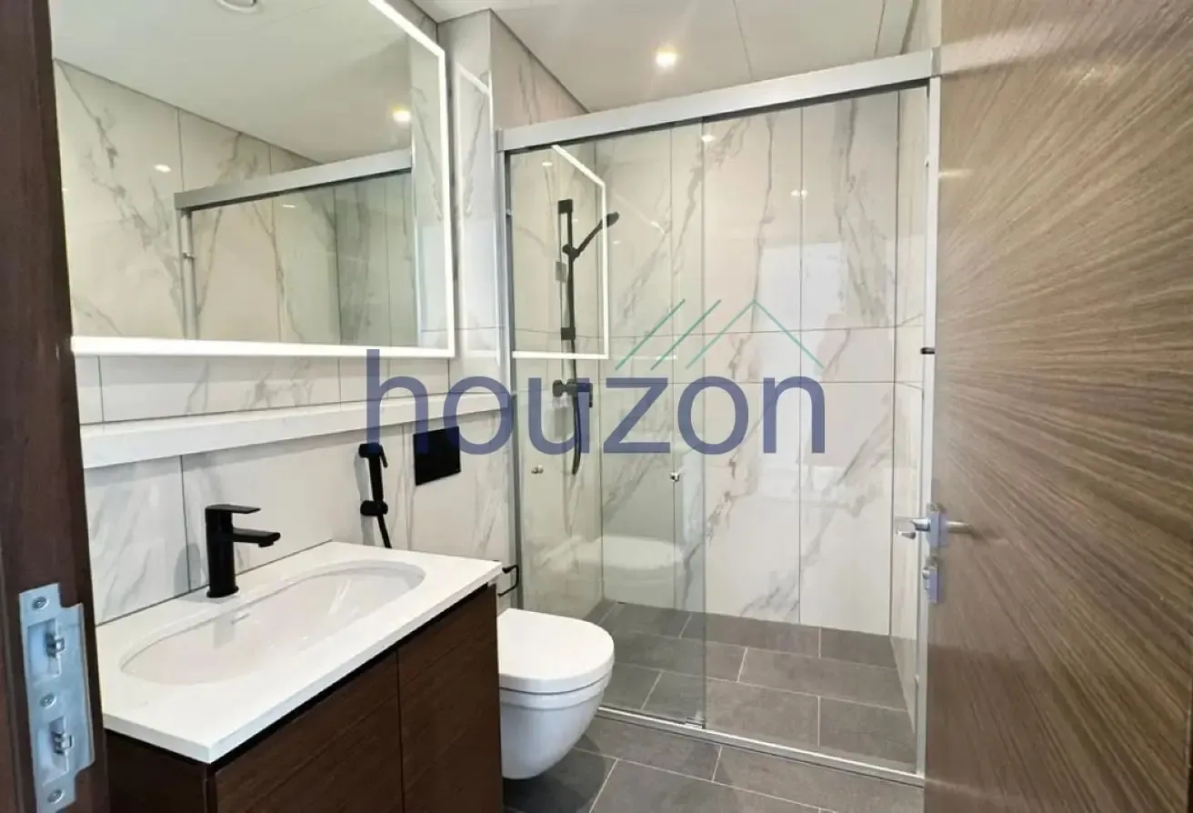 High Floor 3BR + M/R | Vacant | Waterfront View