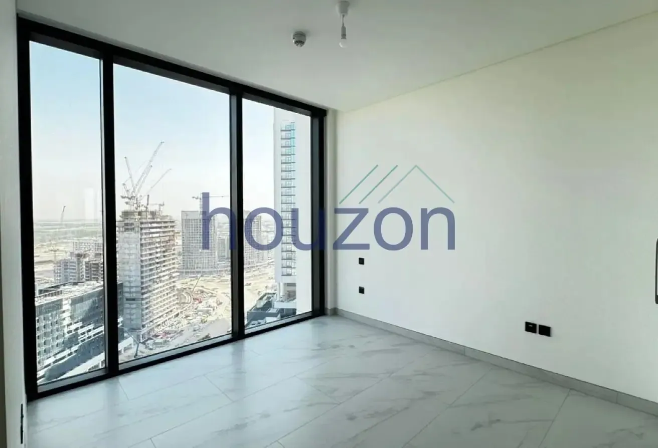 High Floor 3BR + M/R | Vacant | Waterfront View