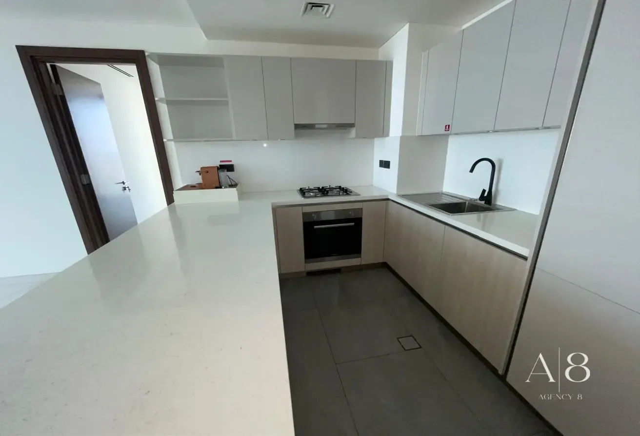Luxurious | 3-Bed Apartment | Unfurnished
