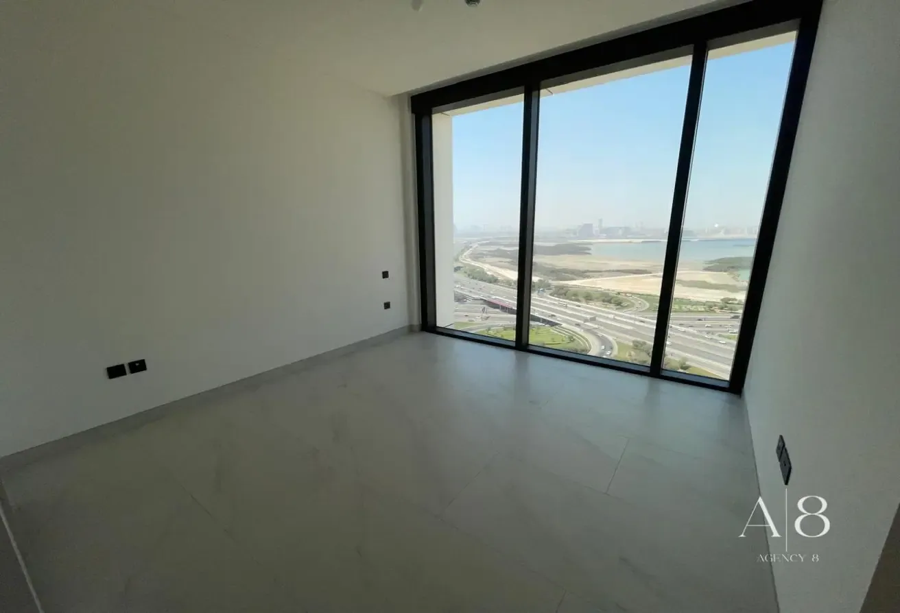 Luxurious | 3-Bed Apartment | Unfurnished