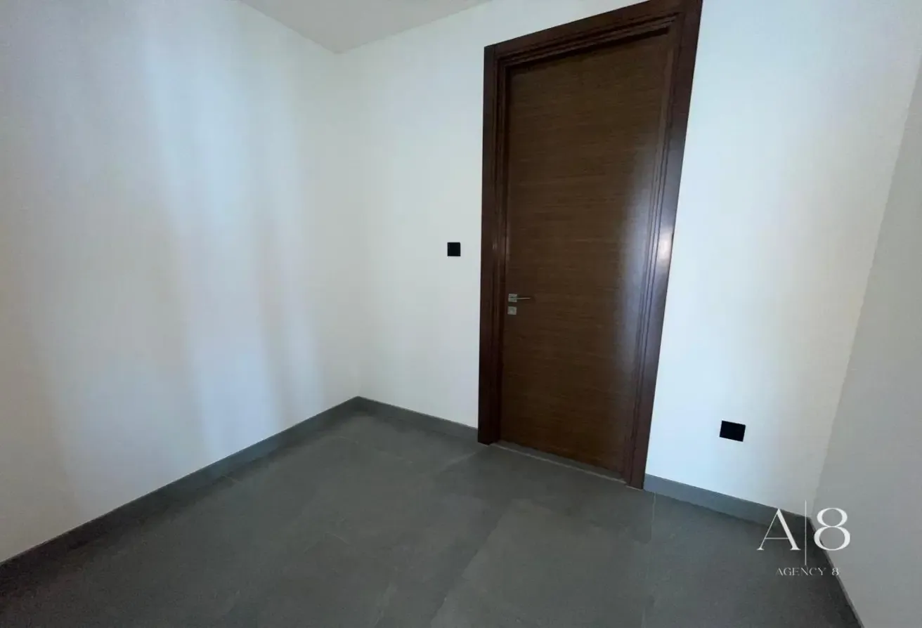 Luxurious | 3-Bed Apartment | Unfurnished