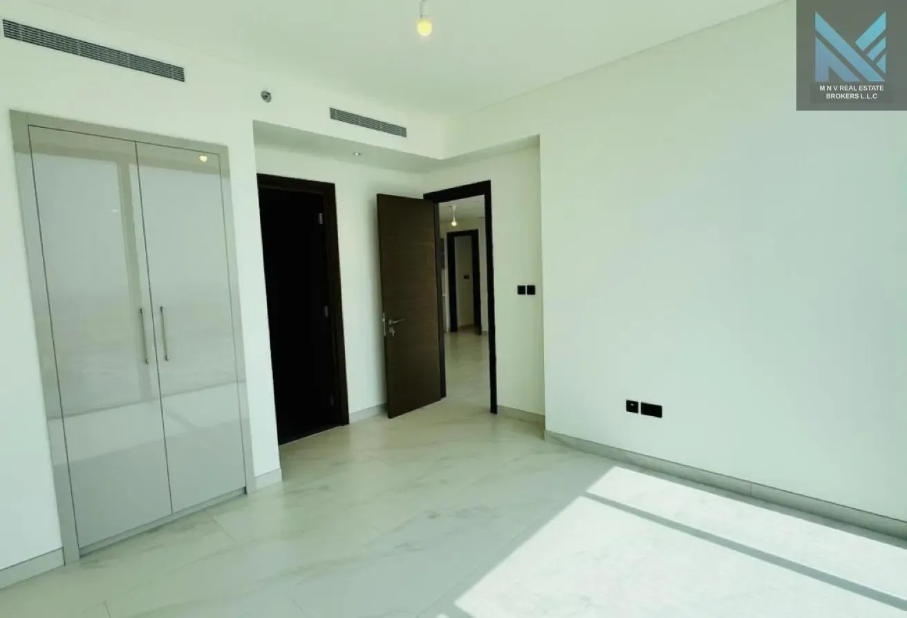 MID FLOOR | CORNER UNIT | VACANT | DOWNTOWN VIEW