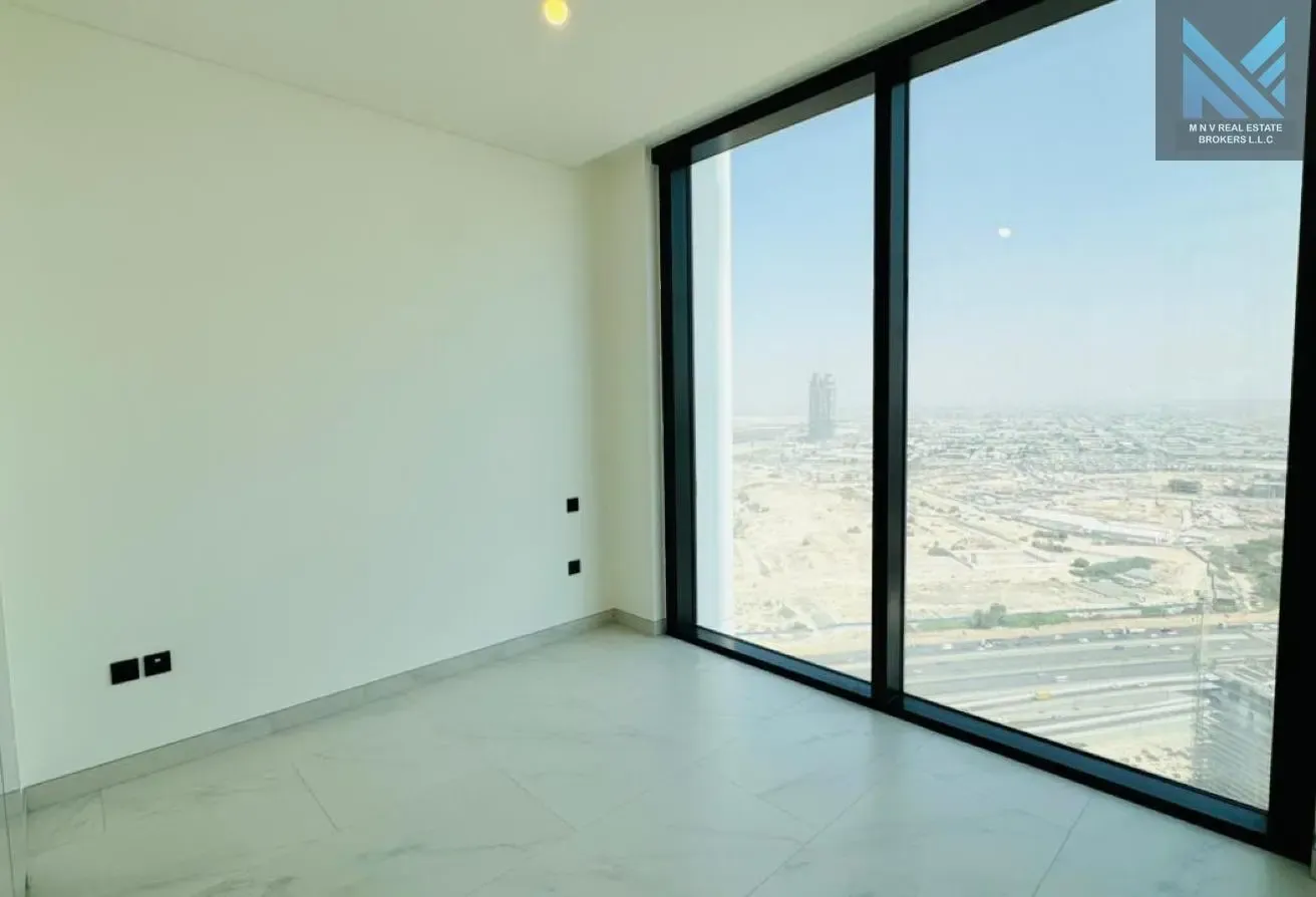 MID FLOOR | CORNER UNIT | VACANT | DOWNTOWN VIEW