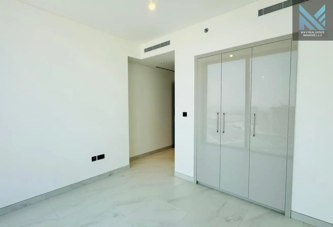 MID FLOOR | CORNER UNIT | VACANT | DOWNTOWN VIEW