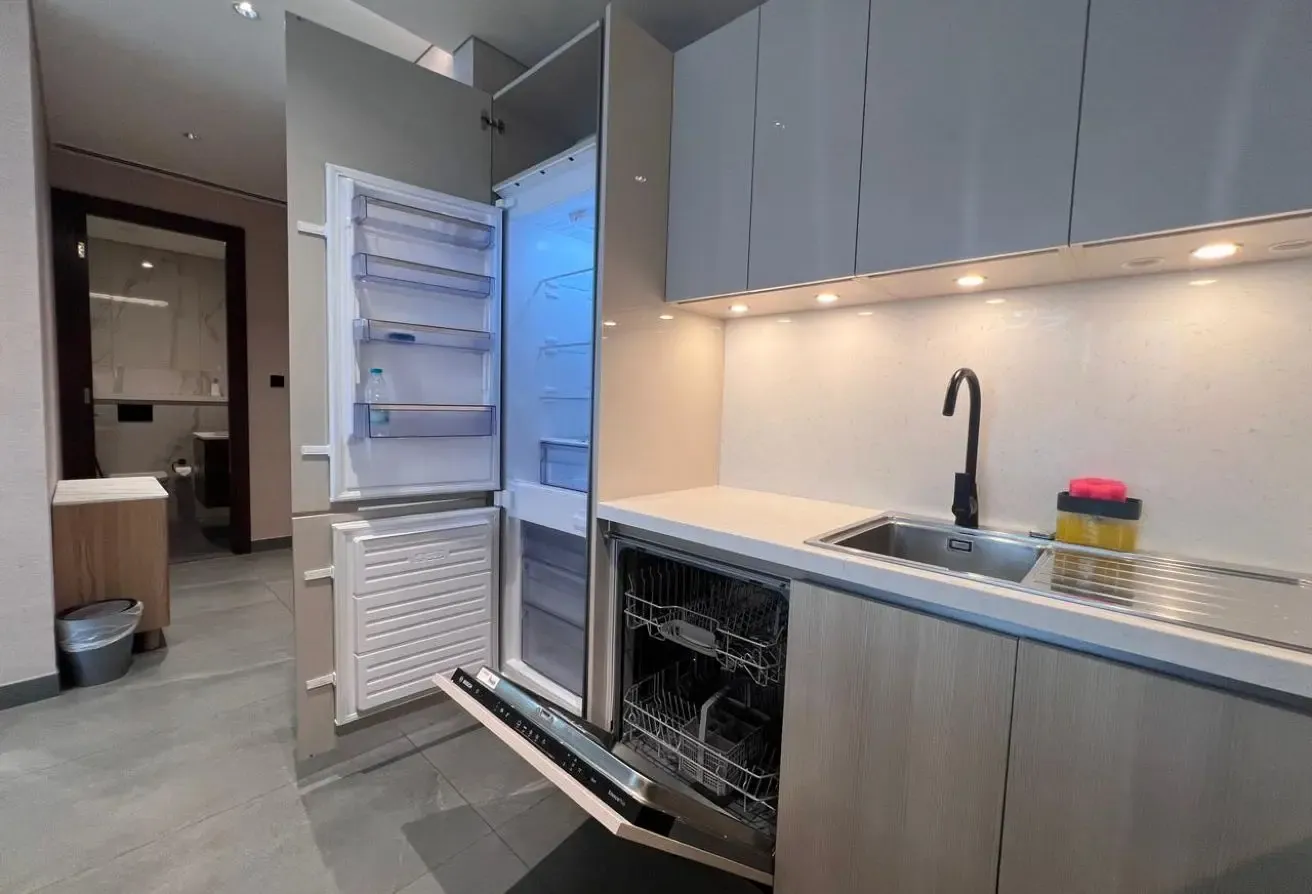 Full Lagoon Views | Fully Furnished | Corner Unit