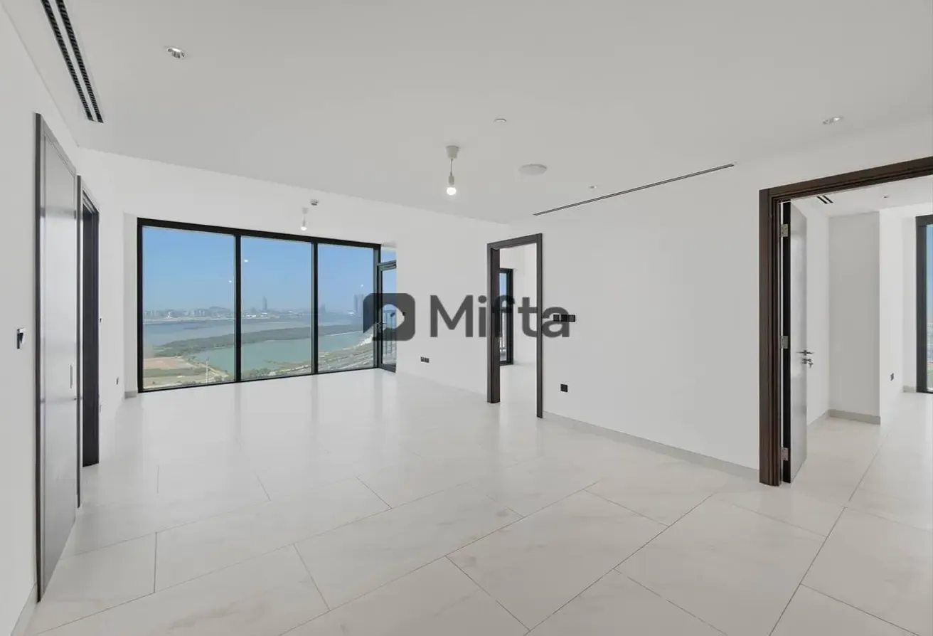 2.5% Commission | Bright and Spacious | 3 BR