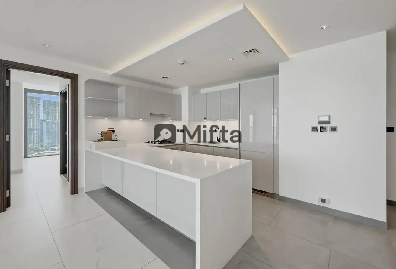 2.5% Commission | Bright and Spacious | 3 BR