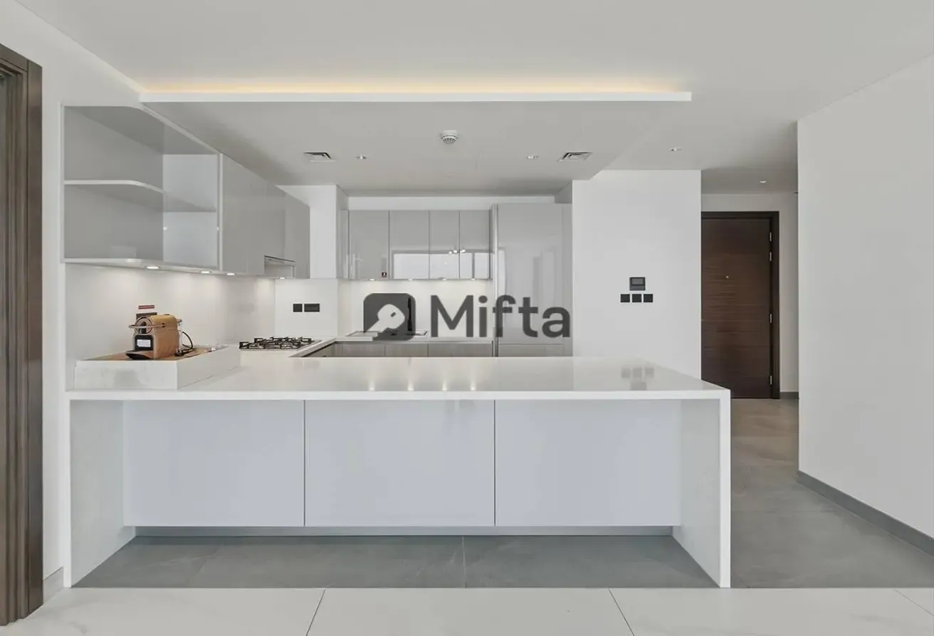 2.5% Commission | Bright and Spacious | 3 BR